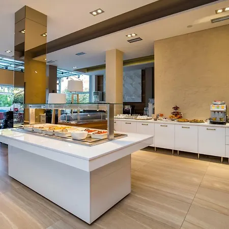Hotel Potos فندق 3*