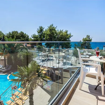 فندق Hotel Potos 3*