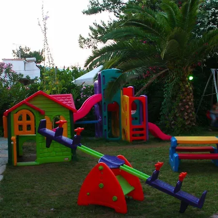מלון Hotel Potos 3*
