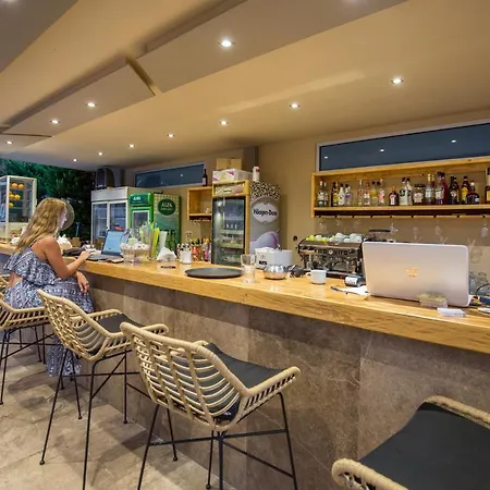 Отель Hotel Potos